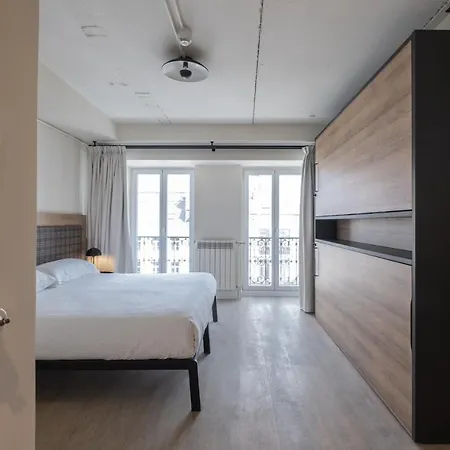 Catalonia Grand Place Hotel