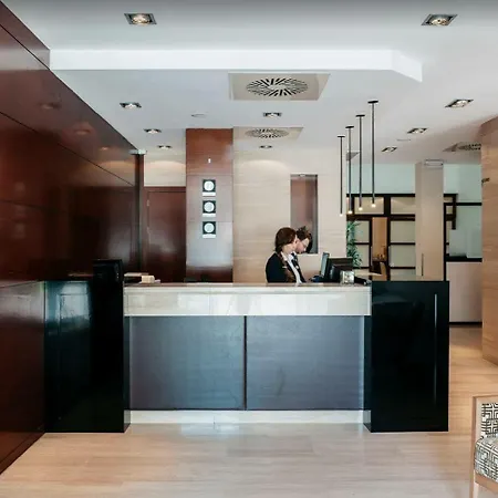Catalonia Grand Place Hotel 4*